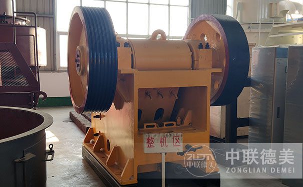 什么是細(xì)顎式破碎機?