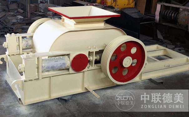 1.jpg 對輥破碎機