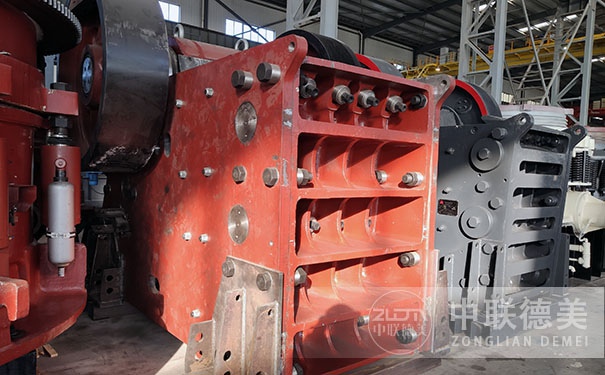 對(duì)輥制砂機(jī)